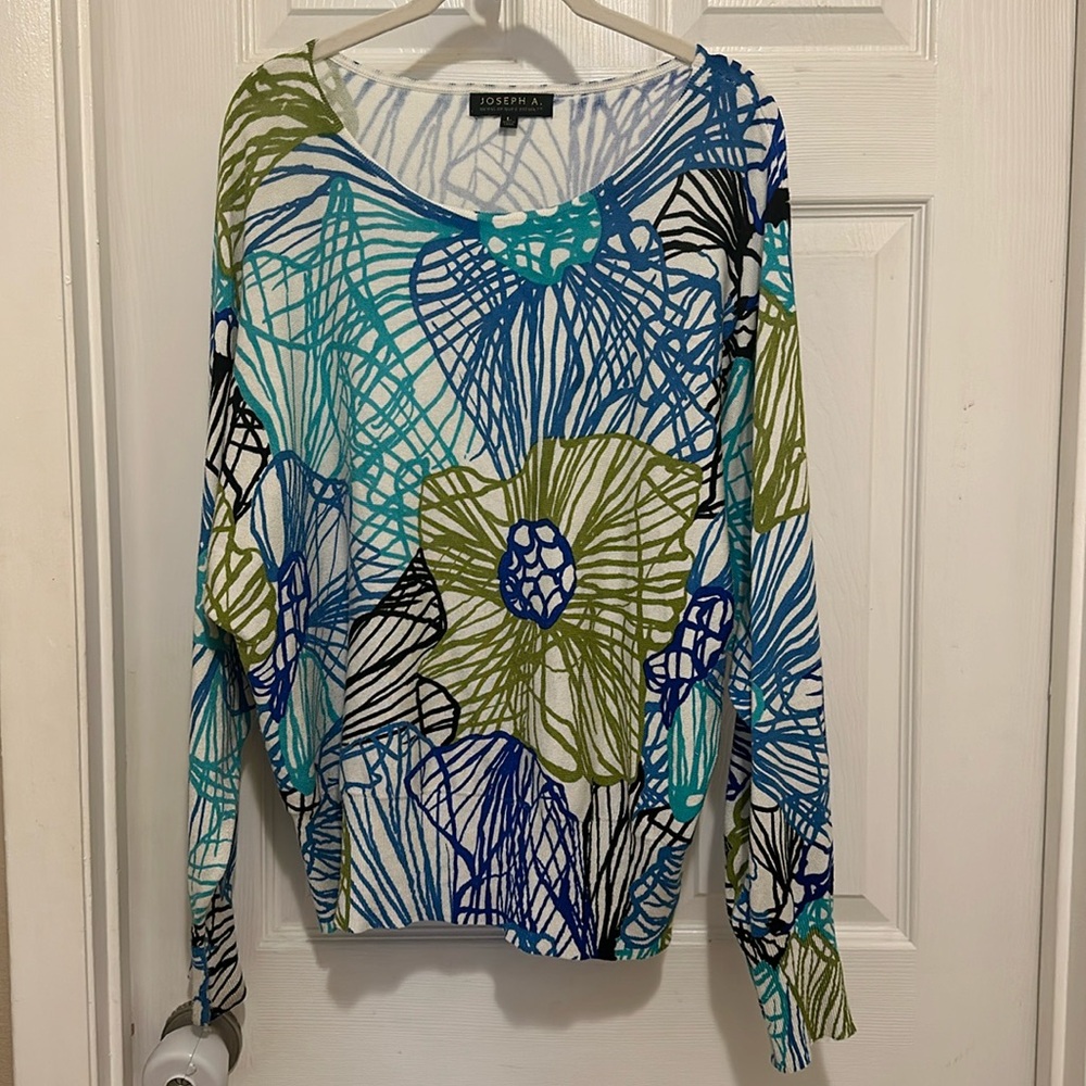 Beautiful sweater by Joseph A. Banks, size L